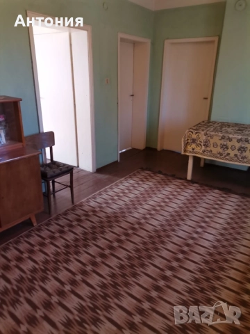 Двуетажна къща с гараж, снимка 12 - Къщи - 52228862