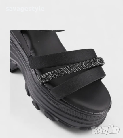 Дамски летни сандали на платформа в черно 