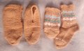 Ръчно плетени вълнени чорапи и терлици/търлъци; коледни чорапи с елхички, снимка 1 - Ръчно изработени сувенири - 42677215