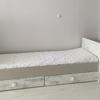 Юношеско легло с шкаф и нов матрак , снимка 1 - Мебели за детската стая - 44599365