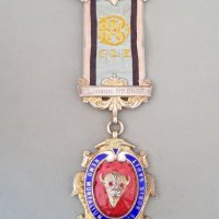 Сребърен позлата емайл Триизмерен Медал Орден Масонски Англия Лондон  , снимка 1 - Антикварни и старинни предмети - 42484496
