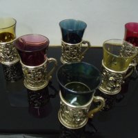 № 6953 комплект стари чашки с поднос   - 6 броя стъклени чашки с подстакани  - чаши - цветно стъкло,, снимка 2 - Други ценни предмети - 40487065
