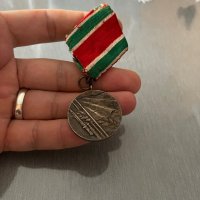 Три медала, снимка 3 - Антикварни и старинни предмети - 42395225
