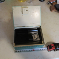 Немска метална касичка с ключе-мини сейф, снимка 3 - Други ценни предмети - 44594737