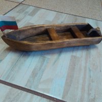 Голяма дървена лодка ръчна изработка