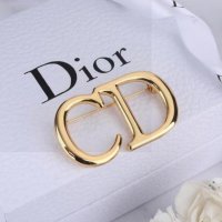 Брошка Dior , снимка 1 - Други - 44157581