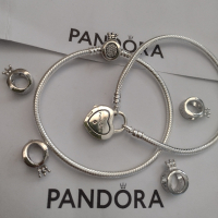 Сребърни гривни Pandora , снимка 1 - Гривни - 44739607