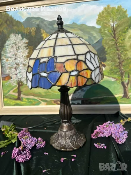 Винтидж лампа стил Tiffany в прекрасти цветове и отлично състояние. Работеща., снимка 1
