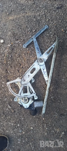 Преден десен стъклоповдигач Lexus IS II, снимка 1