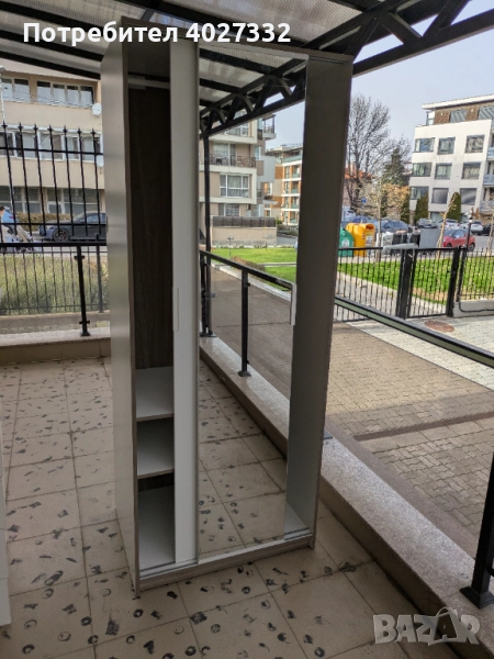 Гардероб с плъзгащи врати и голямо огледало – отлично състояние, снимка 1