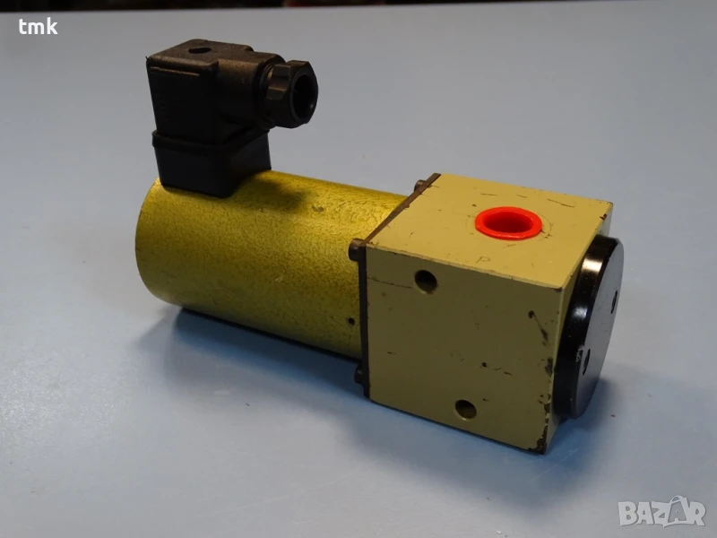 Хидравличен разпределител Muller+Co Typ 13.10.21 Hydraulic valve 24VDC, снимка 1