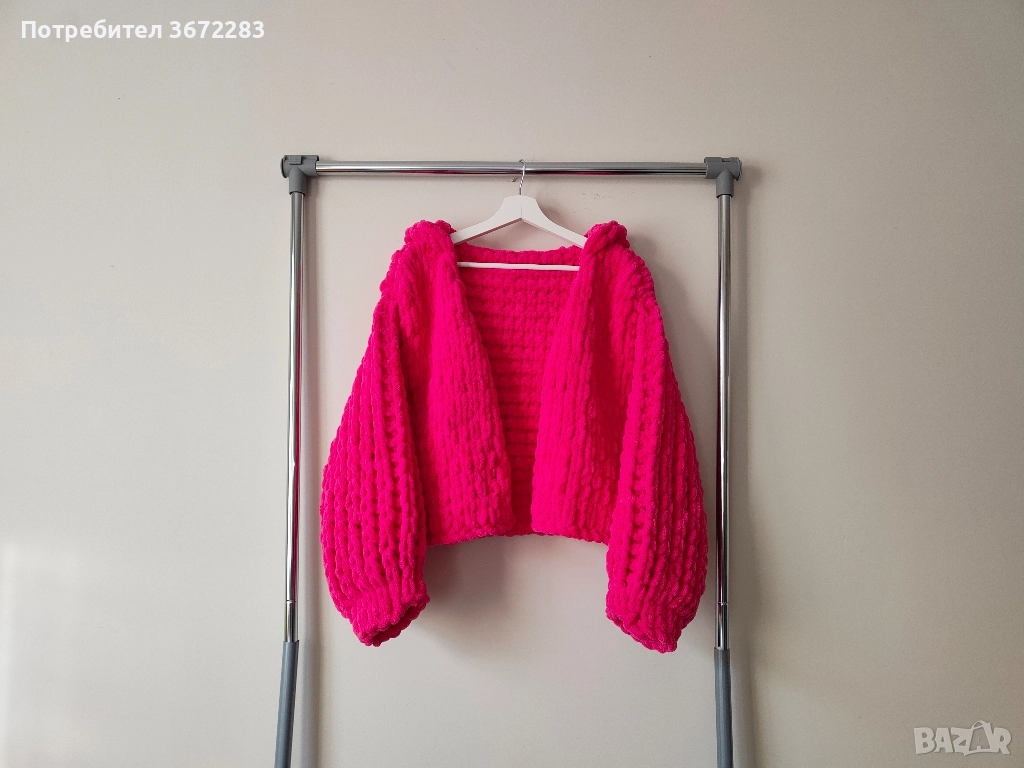 Ръчно плетена жилетка с качулка, снимка 1