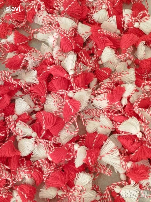 Мартеници на едро и дребно, снимка 1