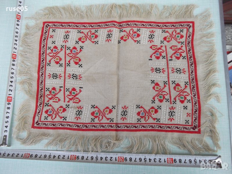 Каре ръчно бродирано, снимка 1