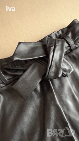 Елегантна черна кожена пола с висока талия, колан и дантелен акцент, снимка 3 - Поли - 54023821