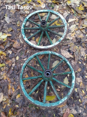 Колела от каруца, снимка 1 - Антикварни и старинни предмети - 39726527