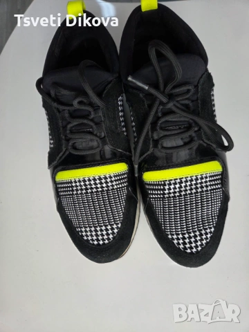 Сникърси в черно на английската марка Dune