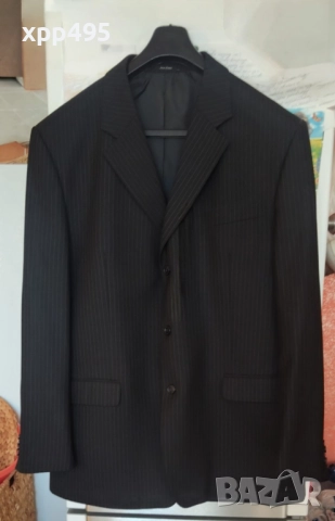 Черен костюм на тънки райета като нов