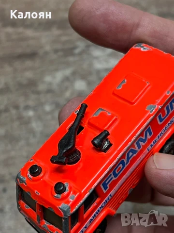 Метална количка - vintage Matchbox Command Vehicle Foam Unit, specifically the "City Airport", снимка 3 - Коли, камиони, мотори, писти - 51112593