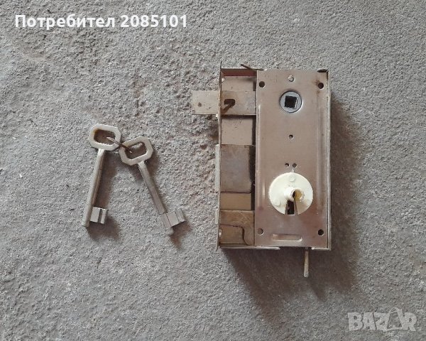 Ретро брава 5ца с два ключа, снимка 2 - Антикварни и старинни предмети - 42840619