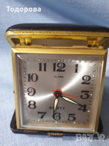 Туристически часовник-будилник в кожена кутийка, снимка 2 - Антикварни и старинни предмети - 35639426