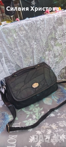 Продавам оригинална дамска чанта от естествена кожа