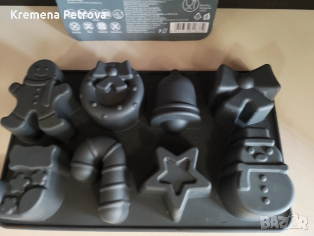 силиконова форма за печене Ernesto- за направата на 8 празнични сладкиша с различни коледни форми Це