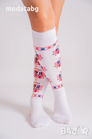  3/4 Модел чорапи с шевица и надпис (БЯЛ, ЧЕРВЕН, ЧЕРЕН ЦВЯТ), снимка 2 - Дамски чорапи - 42887982