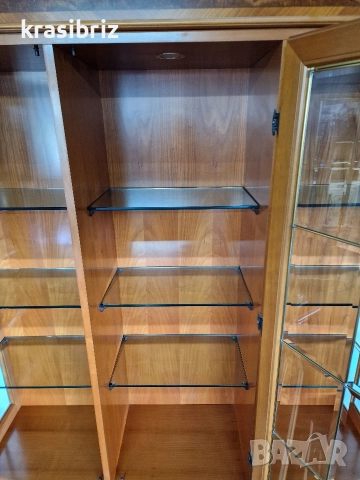 Масивна Витрина с Осветление -внос от Германия! , снимка 4 - Секции и витрини - 52822008