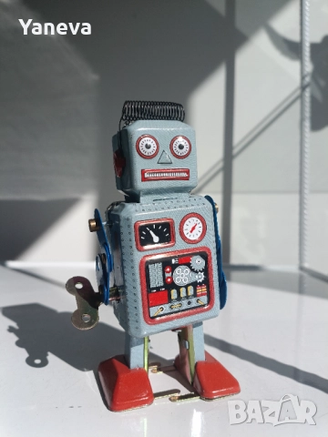 Робот, тенекиена играчка, навива се с ключ и се движи. , снимка 2 - Фигурки - 52268334