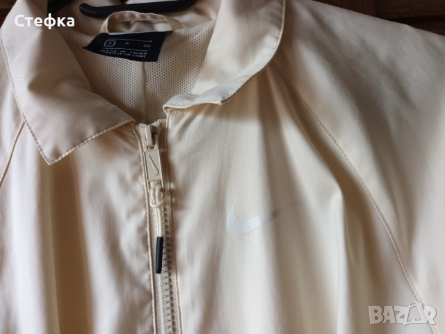 Оригинален дамски тренч NIKE, размер S, снимка 4 - Палта, манта - 52402202