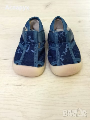 Детски текстилни обувки за ясла с лепки 19 номер, снимка 1 - Детски пантофи - 42766204
