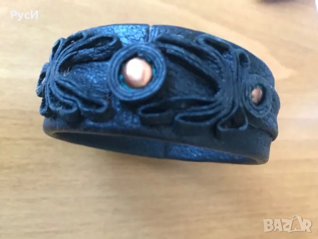 Дизайнерска ръчно изработена  гривна от естествена кожа 