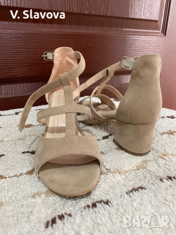 Обувки с нисък ток, снимка 2 - Дамски обувки на ток - 52445813