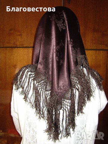 Забрадка за глава, сатен с дълги ресни част от национална носия