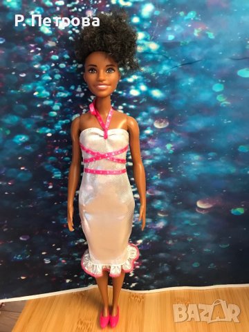 Кукла Барби с лъскава рокля