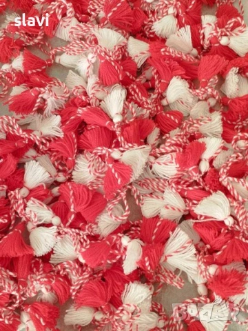 Мартеници на едро и дребно