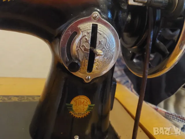 руска крачна шевна машина в шкаф, снимка 6 - Други машини и части - 47505105