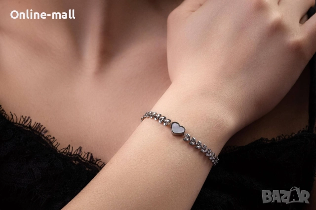 Луксозна дамска гривна Laurel Heart с лаврови листа и сърце от седеф, снимка 2 - Гривни - 52425281