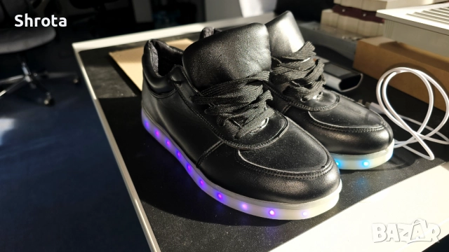 Светещи обувки с LED светлина и USB зареждане N 39.5, снимка 2 - Маратонки - 52836423