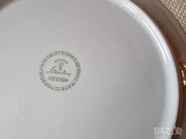 Продавам луксозен ретро комплект от 12 бр. класически порцеланови чинии с позлатени кантове Германия, снимка 2 - Чинии - 39773524