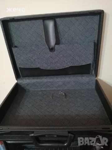 Куфар за документи 