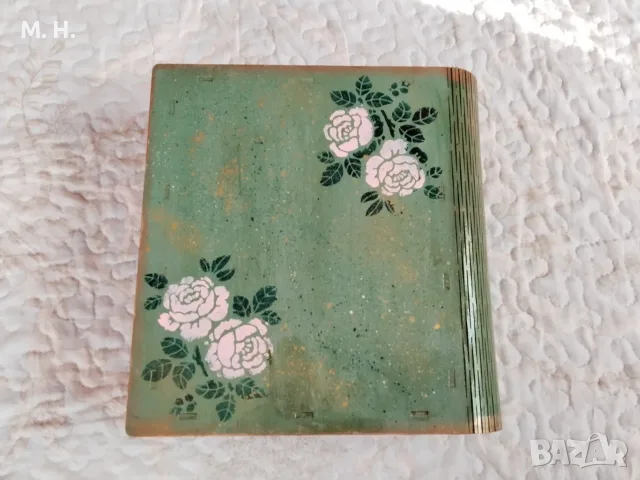 Ръчно декорирана дървена кутия , снимка 4 - Подаръци за жени - 55851631