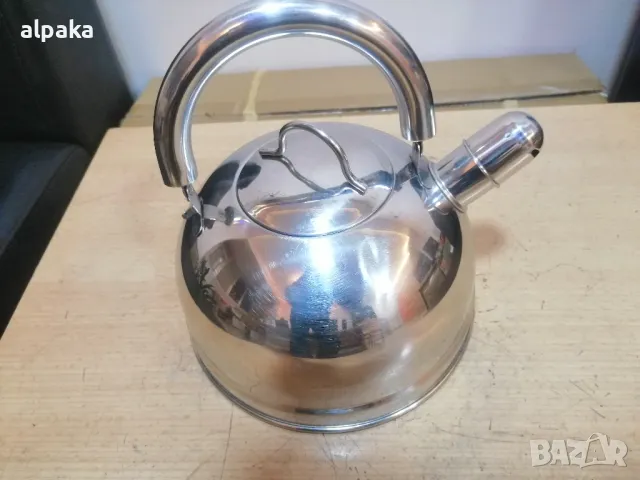 Продавам италиански 2-литров чайник, алпака