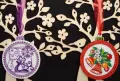 Ръчно бродирани коледни картички и оцветени играчки за елха , снимка 11