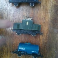 Стари оригинални германски локомотив с два вагона, снимка 1 - Колекции - 38954380