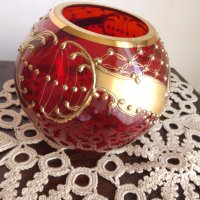 ваза от ръчно издухано рубинено червено художествено стъкло с ръчно емайлирана  с флорално-листен ди, снимка 1 - Антикварни и старинни предмети - 44313444