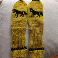 Ръчно плетени детски чорапи с картинка, ходило 21 см., снимка 1 - Детски комплекти - 44512021