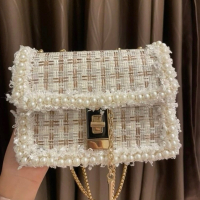 Дамска чанта букле в бяло и златно с декорация перли и дълга дръжка, снимка 8 - Чанти - 42339391