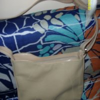 Продавам чисто нова бежова чанта, снимка 3 - Чанти - 18319337